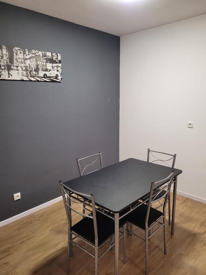 Schoene, Gemuetliche Moeblierte 2 Zi Wohnung In Rgb Regensburg Eksteriør bilde